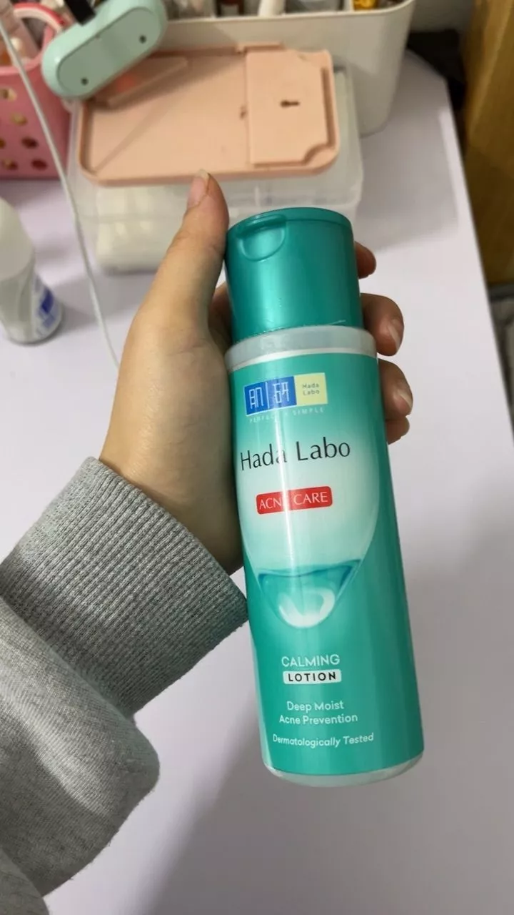 sữa rửa mặt cho da dầu mụn giá học sinh Hada Labo Acne Care Calming Cleanser