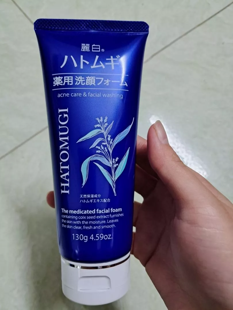 sữa rửa mặt hatogumi màu xanh